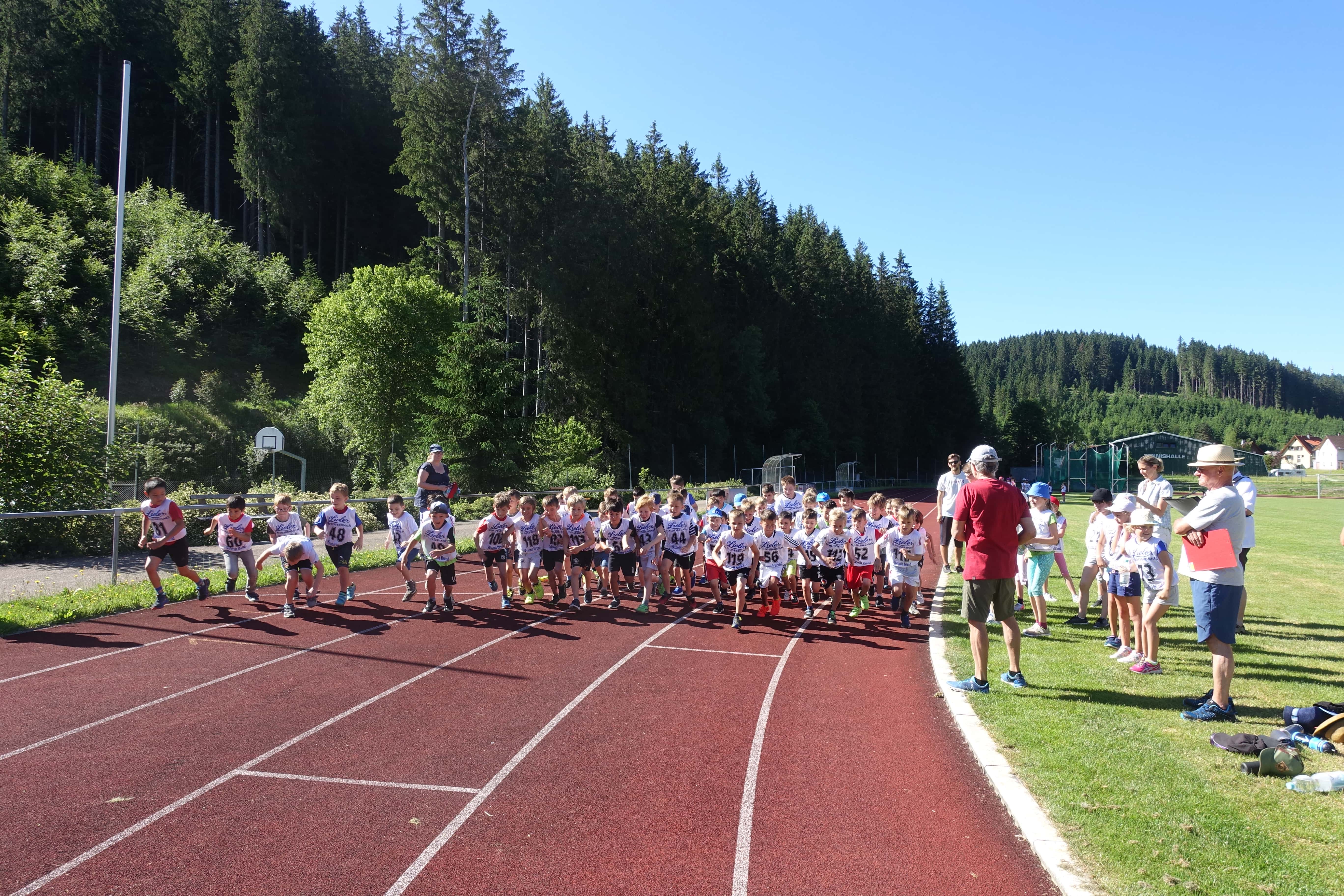28.06.2019: Laufen - Springen - Werfen bei den  BUNDESJUGENDSPIELEN LEICHTATHLETIK zusammen mit den Grundschulen aus Furtwangen und Neukirch