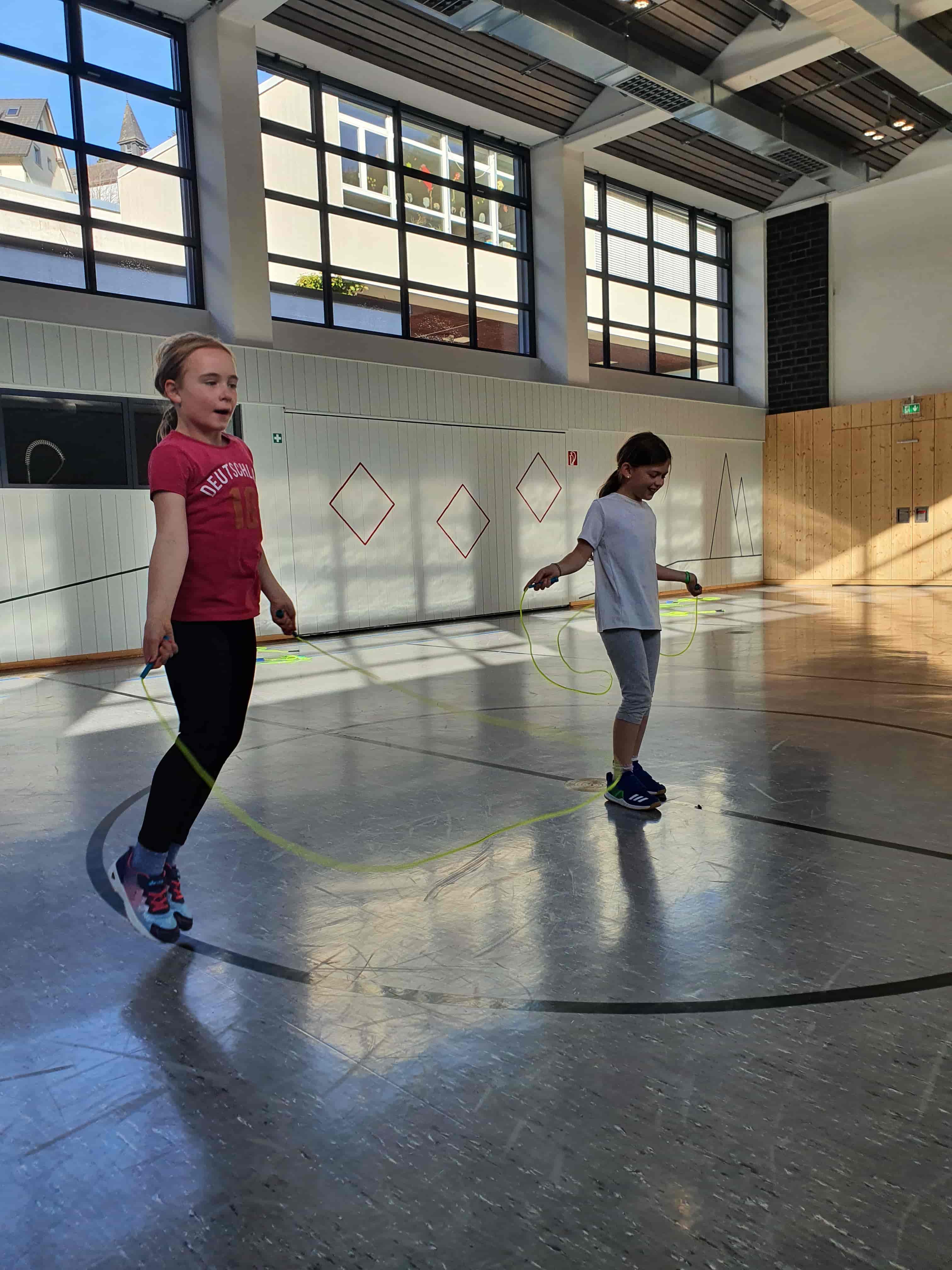 2021.11.: Hüpfende Herzen an der Grundschule Gütenbach