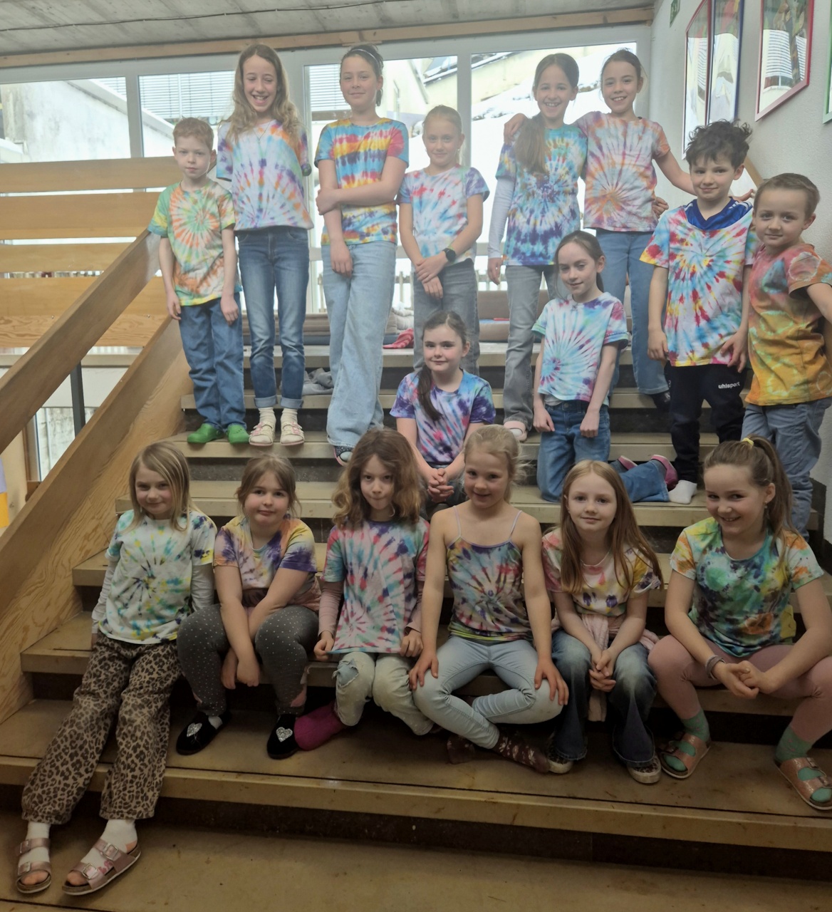 März 2026 - Batik Shirts in der Frühjahrs-Bastelaktion der Gemeinde März 2026 - Batik Shirts in der Frühjahrs-Bastelaktion der Gemeinde